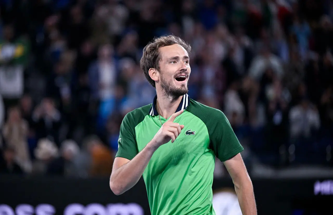 Медведев имитира Бублик в промо видео за Almaty Open (видео)